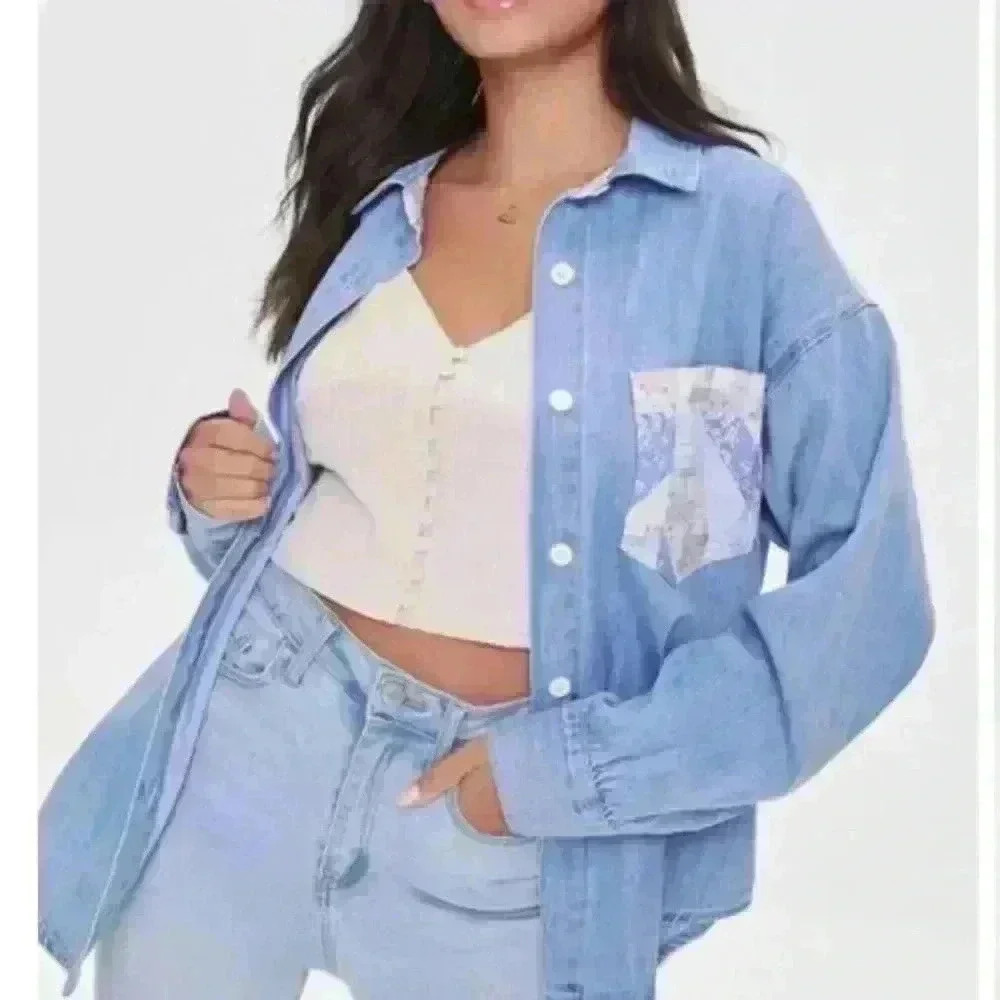 Forever 21 Women’s Oversized Buttoned Down size Medium - Picture 3 of 4